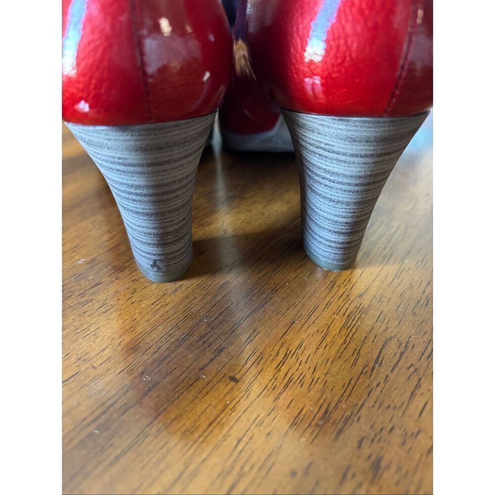 Heels  - Picture 4 of 7